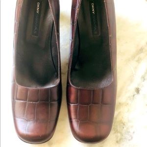 DKNY Essentials Retro Square Toe Block Heel Pumps